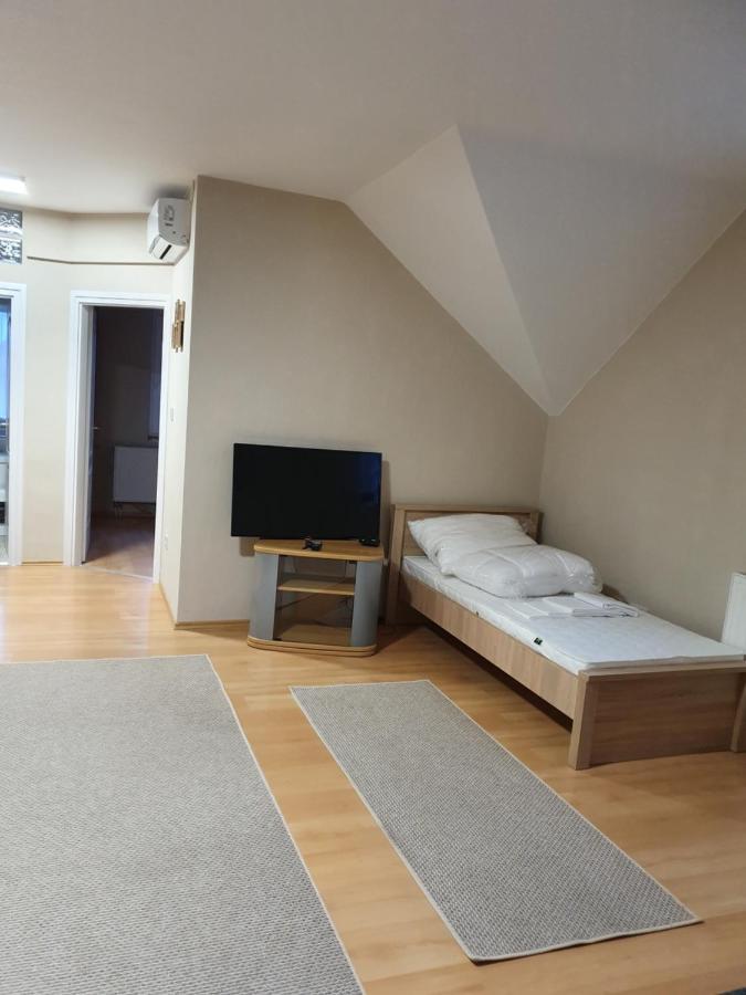 Bella Apartman Szeged Esterno foto