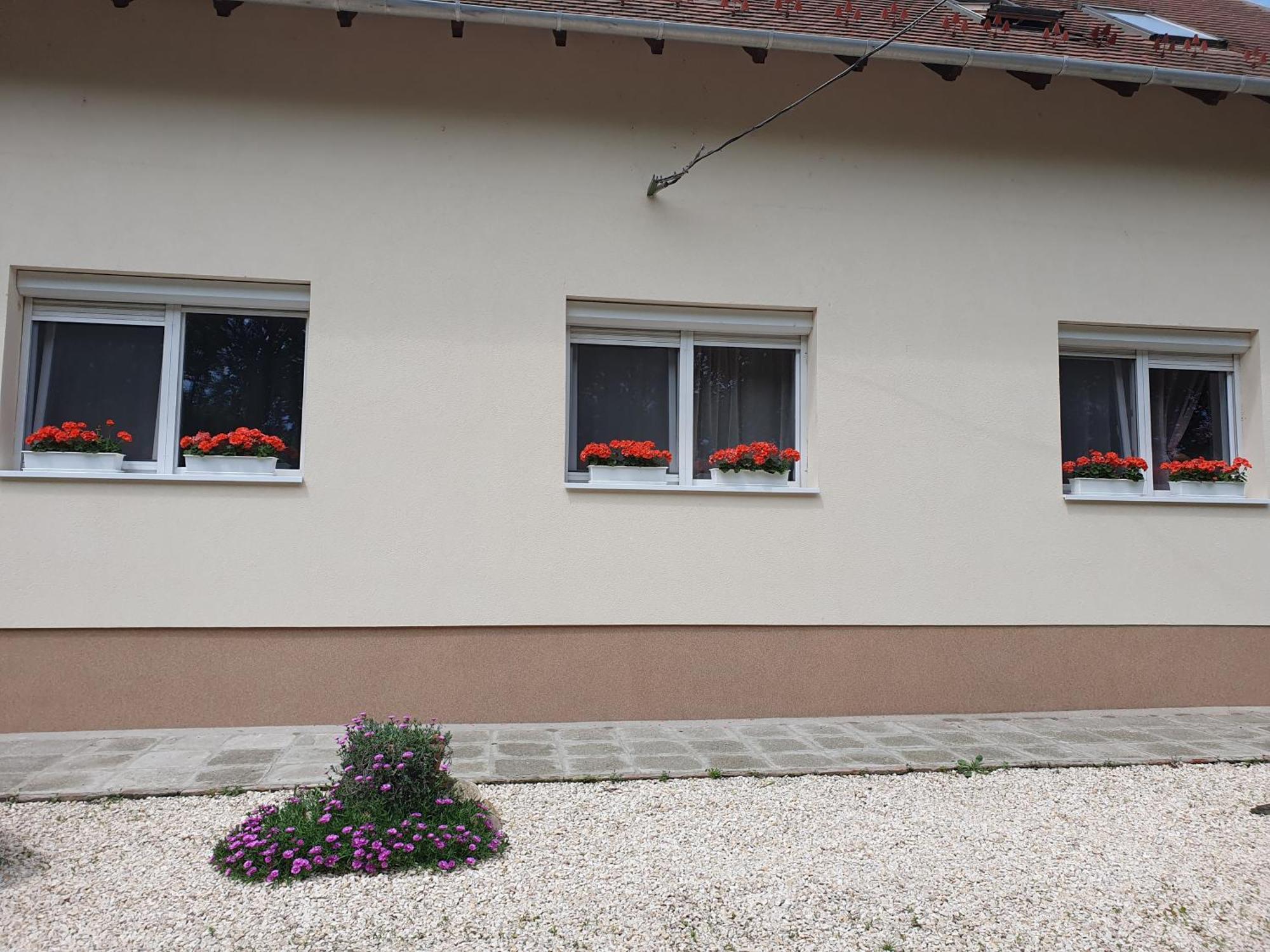Bella Apartman Szeged Esterno foto