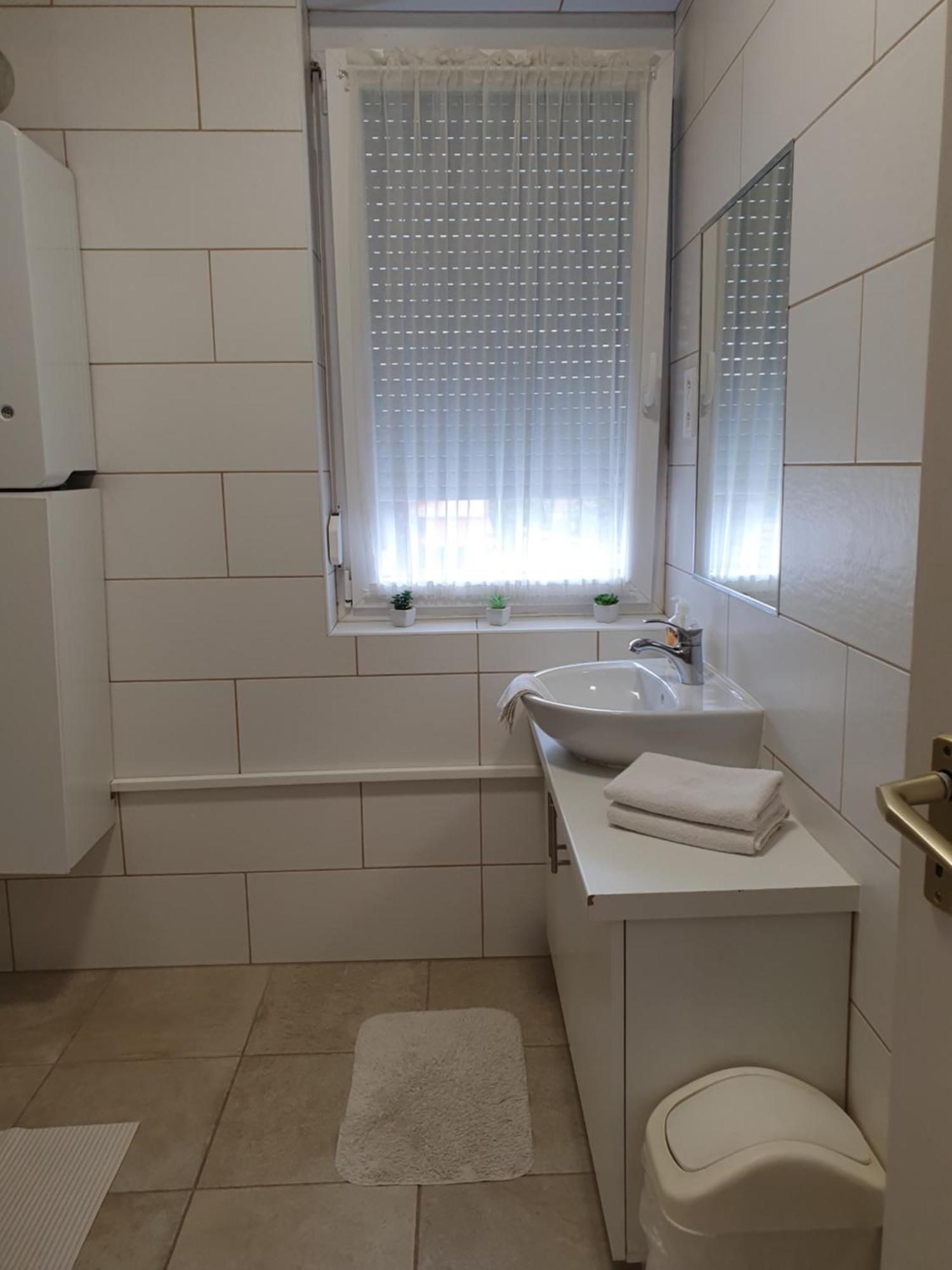 Bella Apartman Szeged Esterno foto